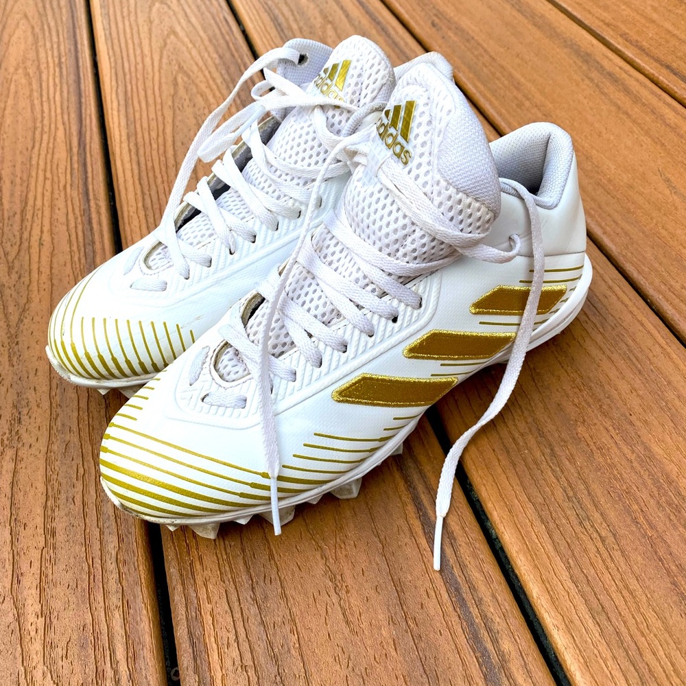 Big boys Adidas football cleats size 7 🏈